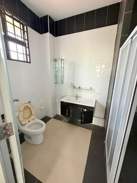 Semi-Detached House for Sale in Tampoi (Johor) - Daniel Wong - Bathroom - PropertyGuru.com.my