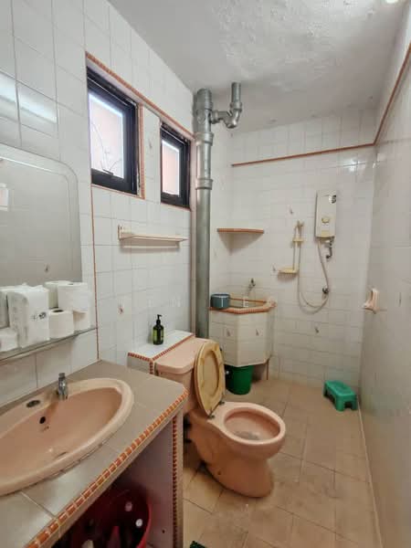 Pangsapuri untuk Dijual di Rifle Garden - Pen Teo - Bathroom - PropertyGuru.com.my