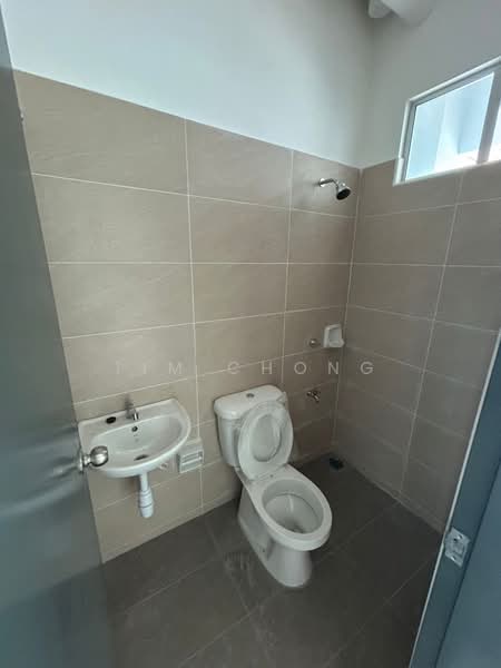Rumah Teres 2 Tingkat untuk Dijual di Taman Dato Onn (Johor Bahru) - Tim Chong - Bathroom - PropertyGuru.com.my