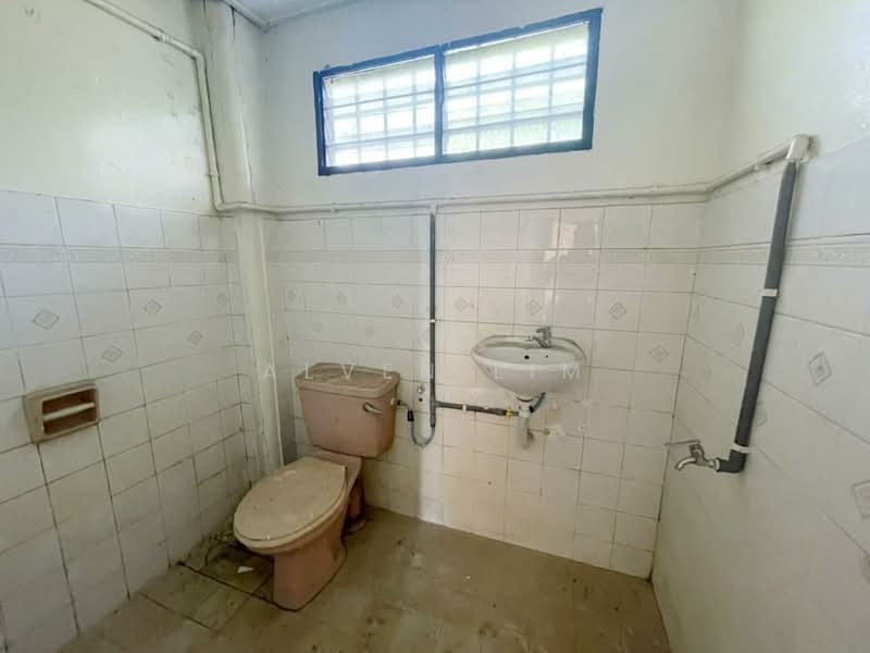 Rumah Teres 2 Tingkat untuk Dijual di Bandar Menjalara (Kuala Lumpur) - Alven Lim - Bathroom - PropertyGuru.com.my