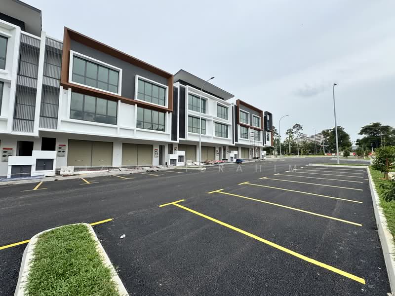 Kedai / Pejabat untuk Dijual di Bandar Seri Putra (Bangi) - Izzat Ibrahim - PropertyGuru.com.my