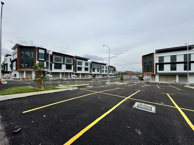 Kedai / Pejabat untuk Dijual di Bandar Seri Putra (Bangi) - Izzat Ibrahim - PropertyGuru.com.my