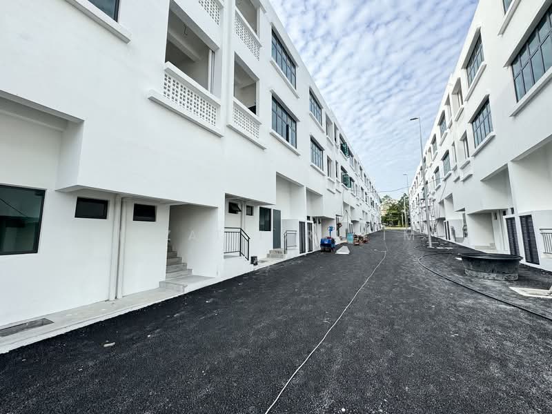Kedai / Pejabat untuk Dijual di Bandar Seri Putra (Bangi) - Izzat Ibrahim - PropertyGuru.com.my