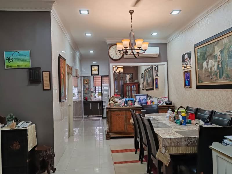 3-storey Terraced House for Sale in Mutiara Bukit Jalil (Bukit Jalil) - Lee Hannah - Dining Room - PropertyGuru.com.my