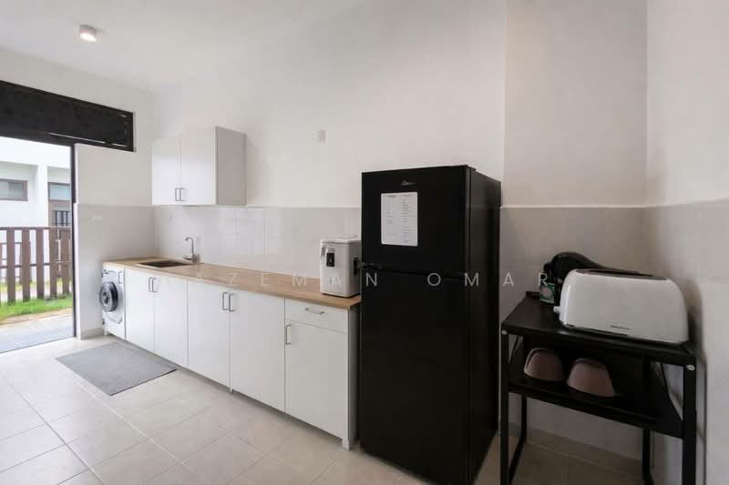 2-storey Terraced House for Sale in Setia Safiro (Cyberjaya) - Hazeman Omar - Kitchen - PropertyGuru.com.my