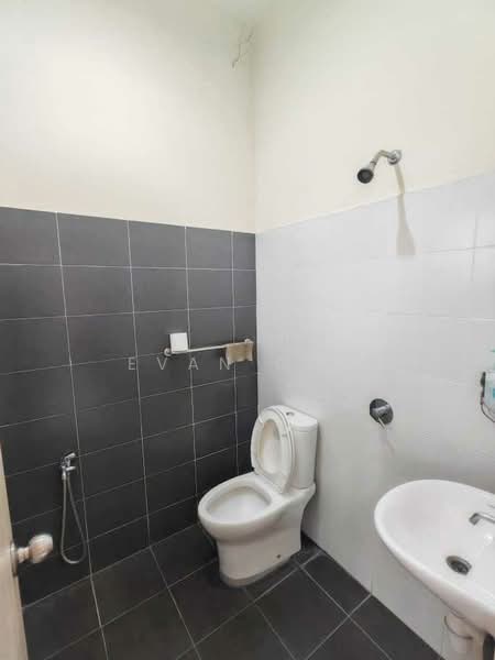 2-storey Terraced House for Sale in Bandar Nusaputra (Puchong) - Evan Goh - Bathroom - PropertyGuru.com.my