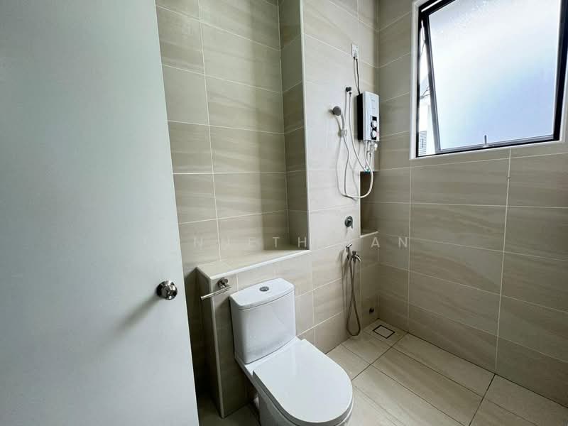 Rumah Teres 2 Tingkat untuk Dijual di Taman Ekoflora (Johor Bahru) - Kenneth Tan - Bathroom - PropertyGuru.com.my