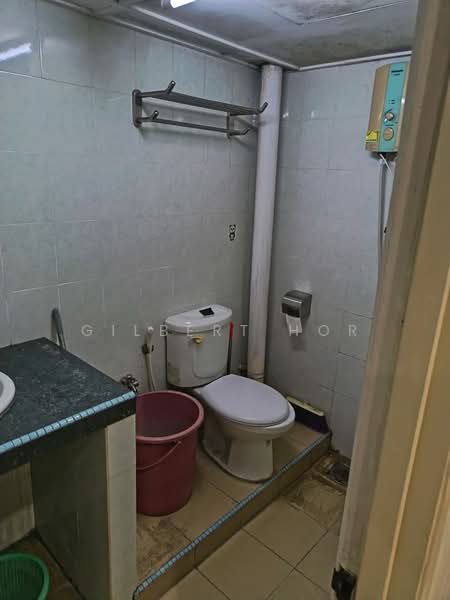 Kondominium untuk Dijual di La Villas Condominium - Gilbert Hor - Bathroom - PropertyGuru.com.my