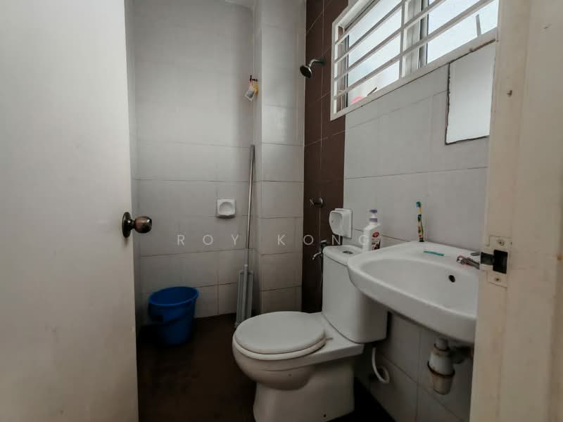 Townhouse for Sale in Taman Putra Perdana (Puchong) - Roy Kong - Bathroom - PropertyGuru.com.my