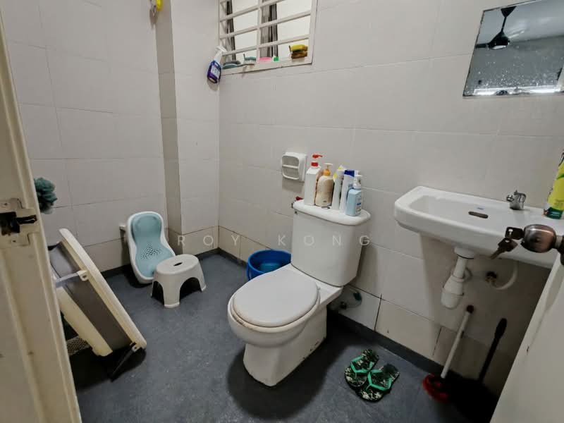 Townhouse for Sale in Taman Putra Perdana (Puchong) - Roy Kong - Bathroom - PropertyGuru.com.my