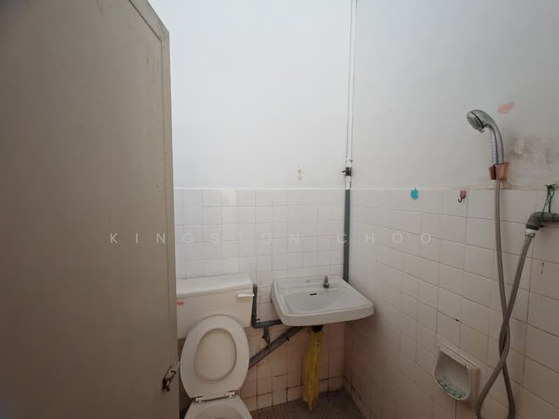 Rumah Teres 2-Tingkat untuk Dijual di Taman Connaught (Cheras) - Kingston Choo - Bathroom - PropertyGuru.com.my