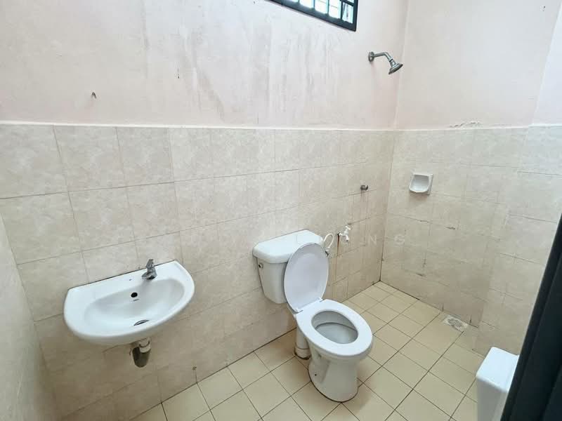 1.5-storey Terraced House for Rent in Johor Bahru (Johor) - Enoch Liong - Bathroom - PropertyGuru.com.my