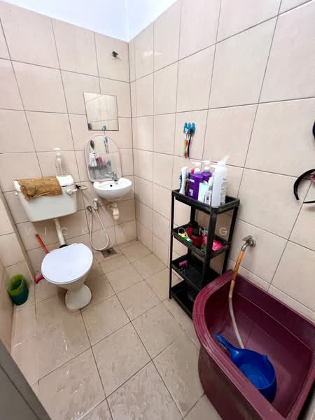 Rumah Teres 2 Tingkat untuk Dijual di Taman Dagang (Ampang) - Vickky Wong CF - Bathroom - PropertyGuru.com.my