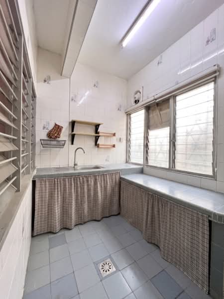 Rumah Teres 2 Tingkat untuk Dijual di Taman Dagang (Ampang) - Vickky Wong CF - Kitchen - PropertyGuru.com.my