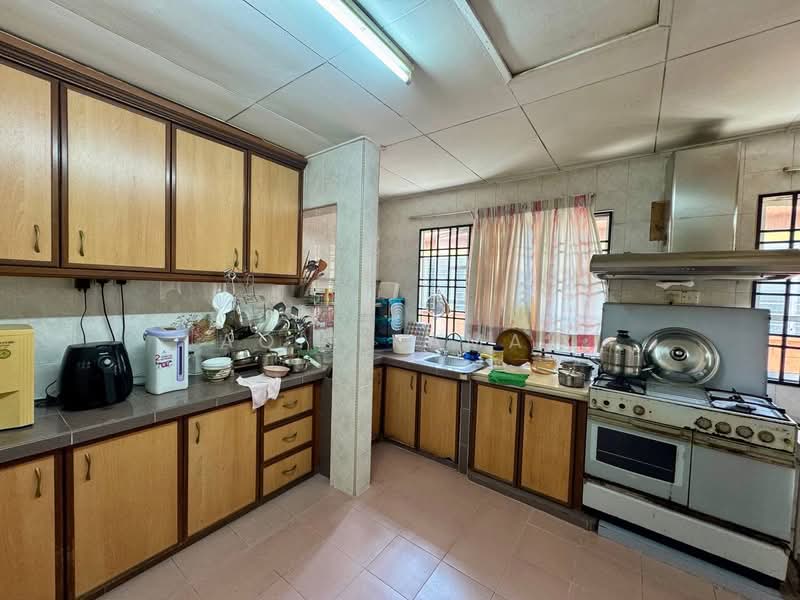 Terraced House for Sale in Bukit Jelutong (Shah Alam) - Aqil Kamal - Kitchen - PropertyGuru.com.my