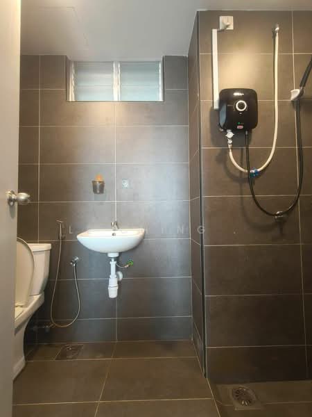 Servis Apartment untuk Disewa di Midas @ Seri Alam - Le Ching . - Bathroom - PropertyGuru.com.my