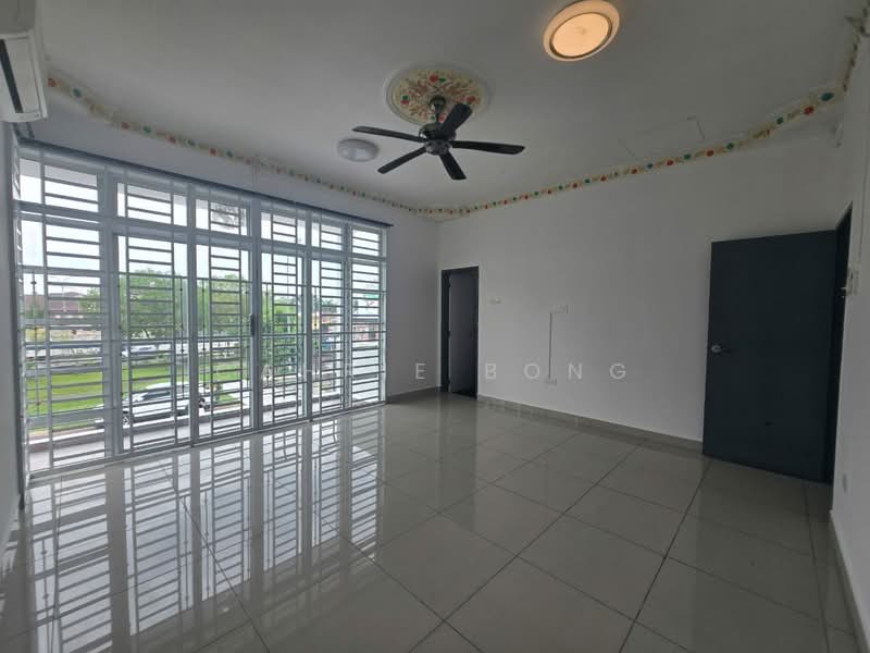 Link Bungalow for Sale in Skudai (Johor) - Cahrie Bong - Living Room - PropertyGuru.com.my