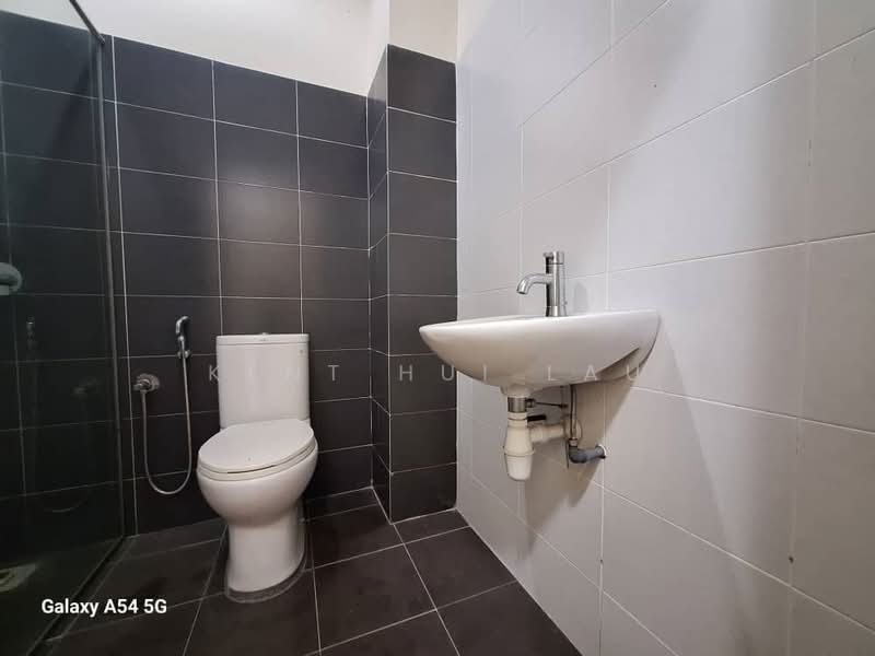 2-storey Terraced House for Sale in Bandar Nusaputra (Puchong) - KENT HUI LAU - Bathroom - PropertyGuru.com.my