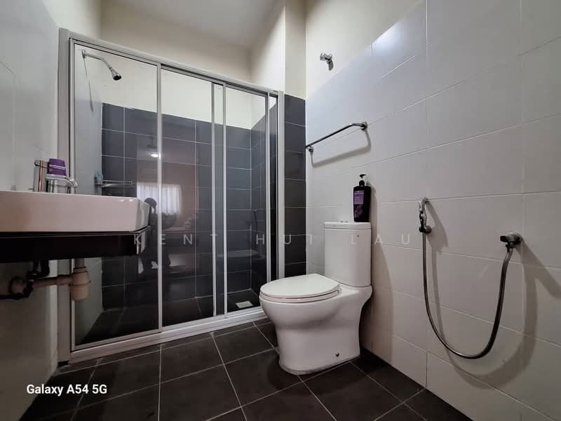 2-storey Terraced House for Sale in Bandar Nusaputra (Puchong) - KENT HUI LAU - Bathroom - PropertyGuru.com.my