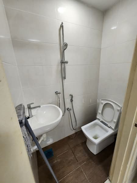 Condominium for Sale at The Straits View Condominium - Jason Lim - Bathroom - PropertyGuru.com.my