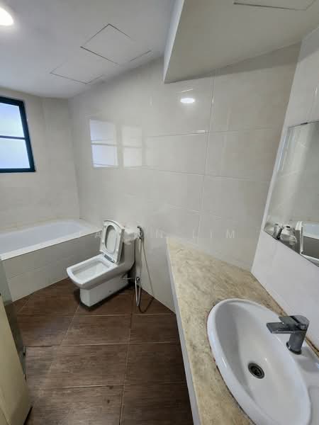 Condominium for Sale at The Straits View Condominium - Jason Lim - Bathroom - PropertyGuru.com.my