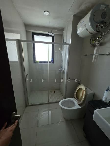 Condominium for Rent at Amberside @ Country Garden Danga Bay - Jin Teok - Bathroom - PropertyGuru.com.my