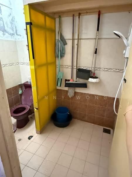 Rumah Flat untuk Dijual di Taman Sri Angsana - Rainny Wong - Bathroom - PropertyGuru.com.my
