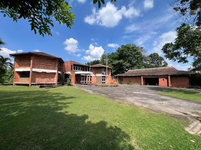 Bungalow House for Sale in Seksyen 16 (Petaling Jaya) - Uswani Mazuwan - Exterior - PropertyGuru.com.my