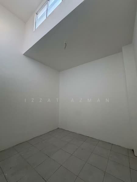 Terraced House for Sale in Balok (Pahang) - Izzat Azman - Bedroom 2 - PropertyGuru.com.my