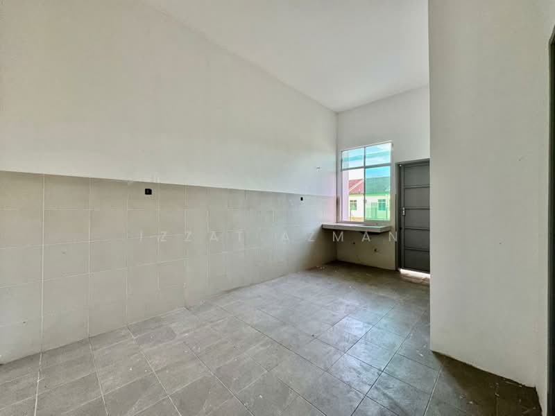 Terraced House for Sale in Balok (Pahang) - Izzat Azman - Kitchen - PropertyGuru.com.my