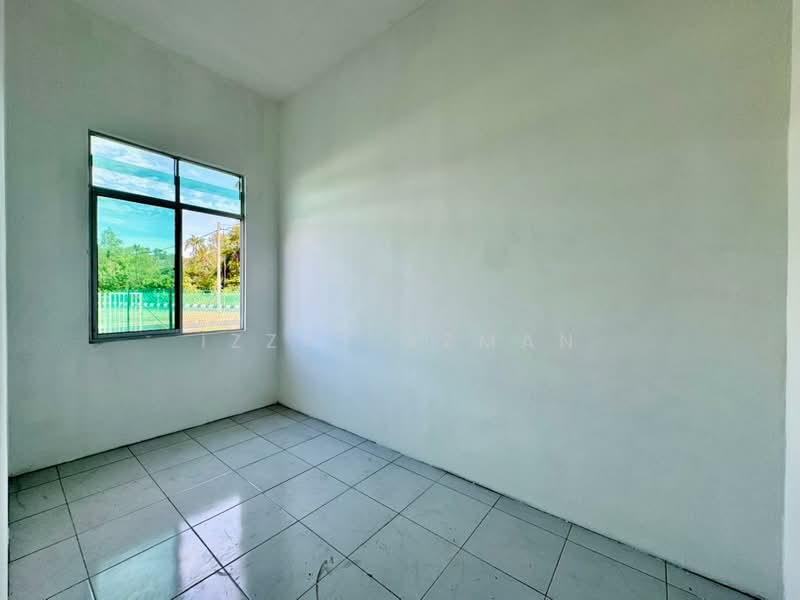 Terraced House for Sale in Balok (Pahang) - Izzat Azman - Bedroom 3 - PropertyGuru.com.my