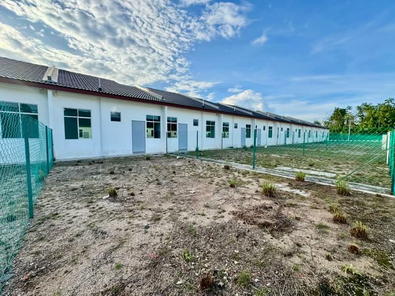 Terraced House for Sale in Balok (Pahang) - Izzat Azman - Yard - PropertyGuru.com.my