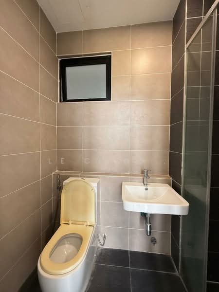 Servis Apartment untuk Disewa di D'Pristine - Le Ching . - Bathroom - PropertyGuru.com.my