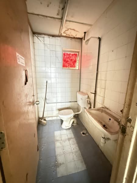 Shop for Rent in Taman Puchong Permai (Puchong) - Joey Wong - Bathroom - PropertyGuru.com.my