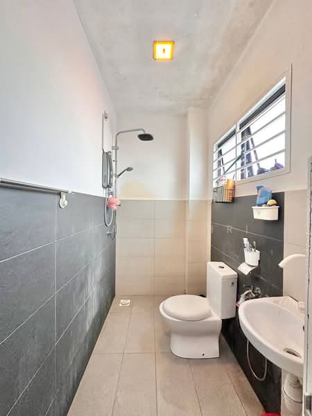 2-storey Terraced House for Sale in Telok Panglima Garang (Selangor) - Ilman Nahri - Bathroom - PropertyGuru.com.my