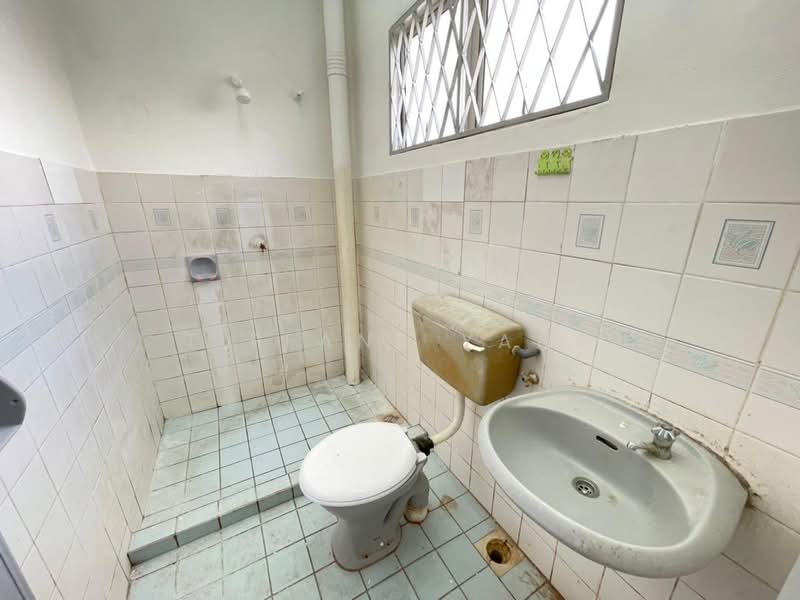 1-storey Terraced House for Sale in Antara Gapi (Ulu Yam) - Tiffany Yang - Bathroom - PropertyGuru.com.my