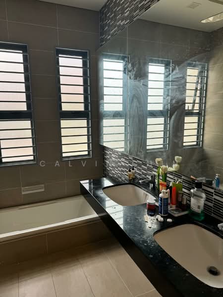 Rumah Teres 3 Tingkat untuk Dijual di Taman Taynton View (Cheras) - calvin Chin - Bathroom - PropertyGuru.com.my