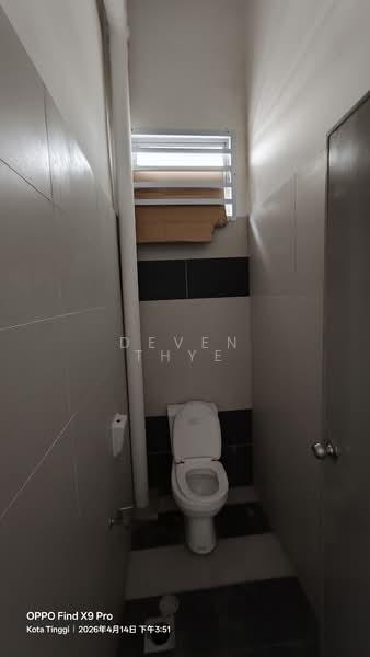 Kedai untuk Dijual di Taman Daiman Jaya (Kota Tinggi) - Deven Thye - Bathroom - PropertyGuru.com.my