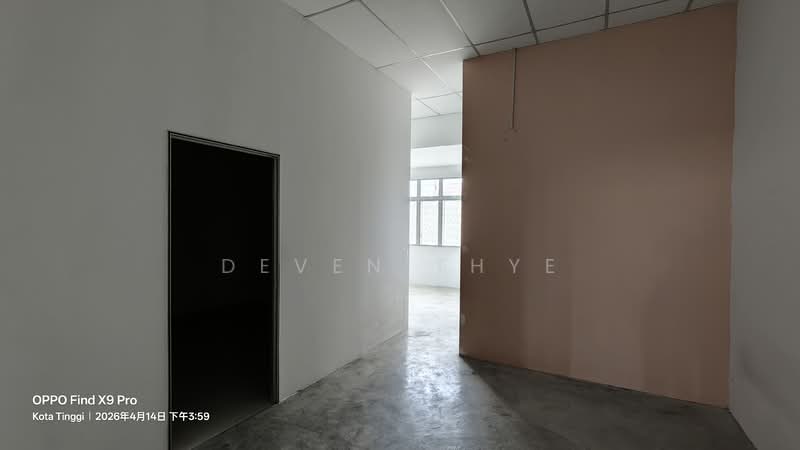 Kedai untuk Dijual di Taman Daiman Jaya (Kota Tinggi) - Deven Thye - Corridor - PropertyGuru.com.my