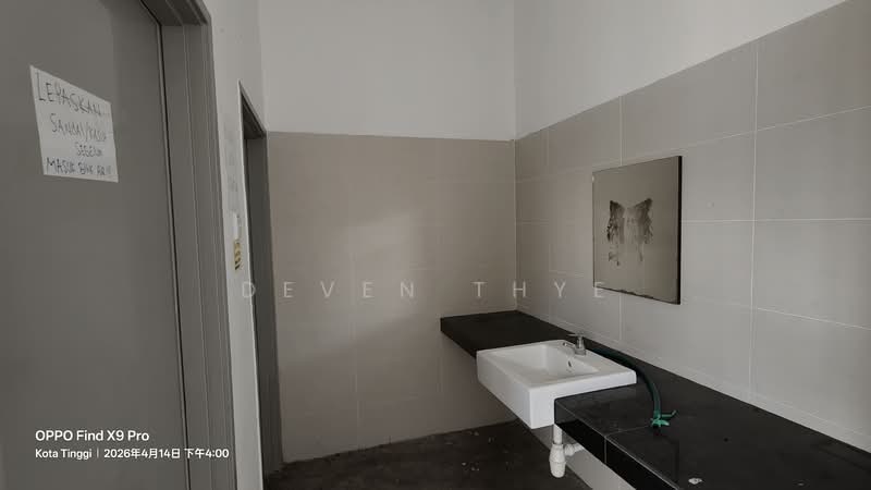 Kedai untuk Dijual di Taman Daiman Jaya (Kota Tinggi) - Deven Thye - Bathroom - PropertyGuru.com.my