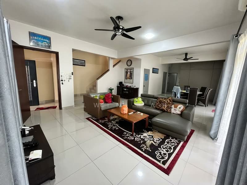 Rumah Teres 2 Tingkat untuk Dijual di Kota Emerald (Rawang) - Elwin Mah - Living Room - PropertyGuru.com.my