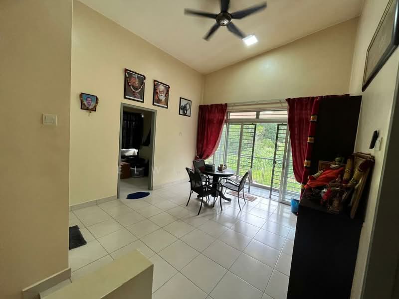 Rumah Teres 2 Tingkat untuk Dijual di Kota Emerald (Rawang) - Elwin Mah - Living Room - PropertyGuru.com.my