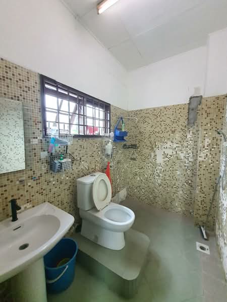 Rumah Teres untuk Dijual di Usj 4 (Subang Jaya) - Derrick Lee - Bathroom - PropertyGuru.com.my