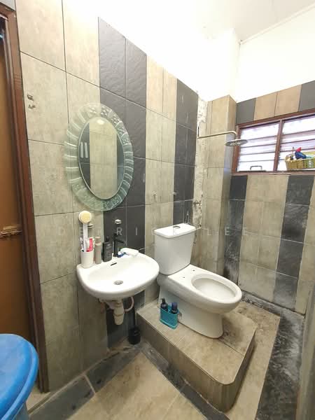 Rumah Teres untuk Dijual di Usj 4 (Subang Jaya) - Derrick Lee - Bathroom - PropertyGuru.com.my