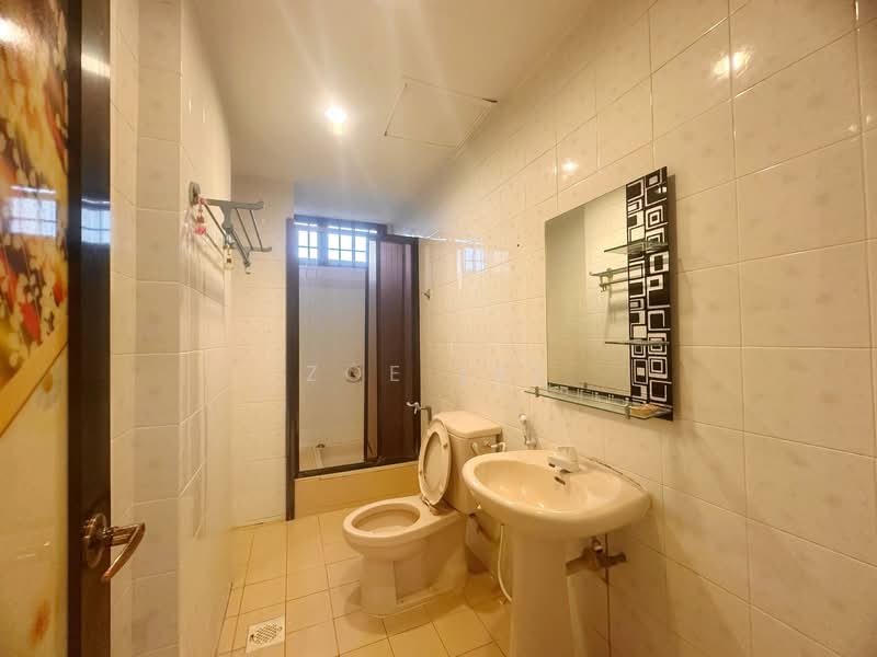 Kondominium untuk Dijual di Sri Mulia - Zoe Lee - Bathroom - PropertyGuru.com.my