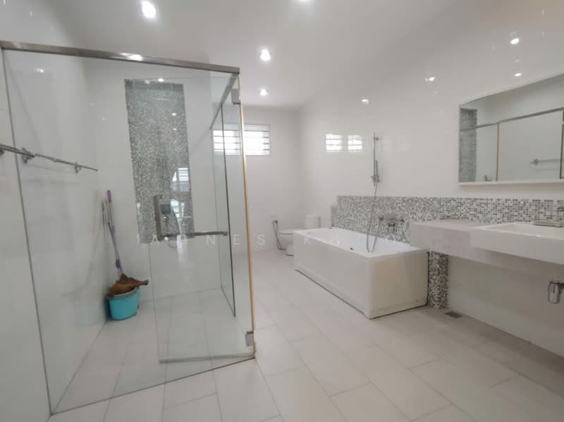 Rumah Teres 3 Tingkat untuk Dijual di Tanjung Bungah (Penang) - Agnes Khoo - Bathroom - PropertyGuru.com.my