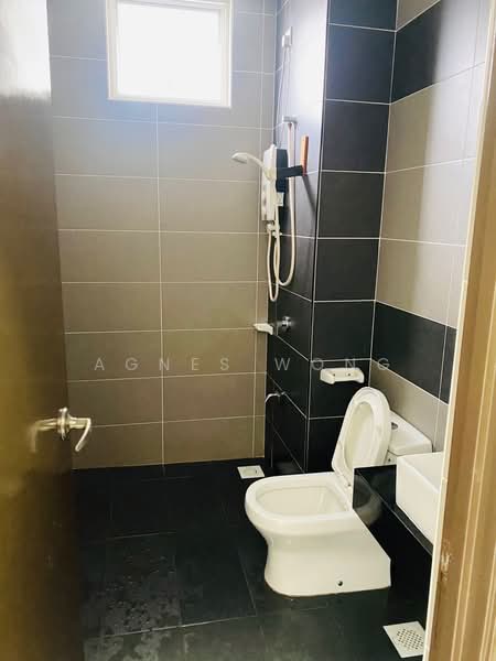 Kondominium untuk Disewa di M Condominium @ Larkin - Agnes Wong - Bathroom - PropertyGuru.com.my