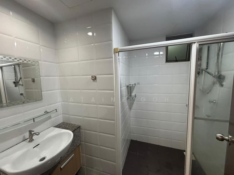 Pangsapuri untuk Disewa di Molek Pine 2 - Nataine Goh - Bathroom - PropertyGuru.com.my