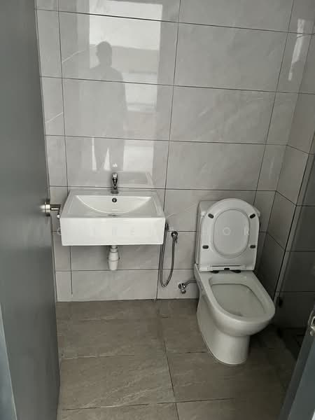 Service Residence for Sale at Altris Residences @ The Quartz WM - Gilbert Hor - Bathroom - PropertyGuru.com.my