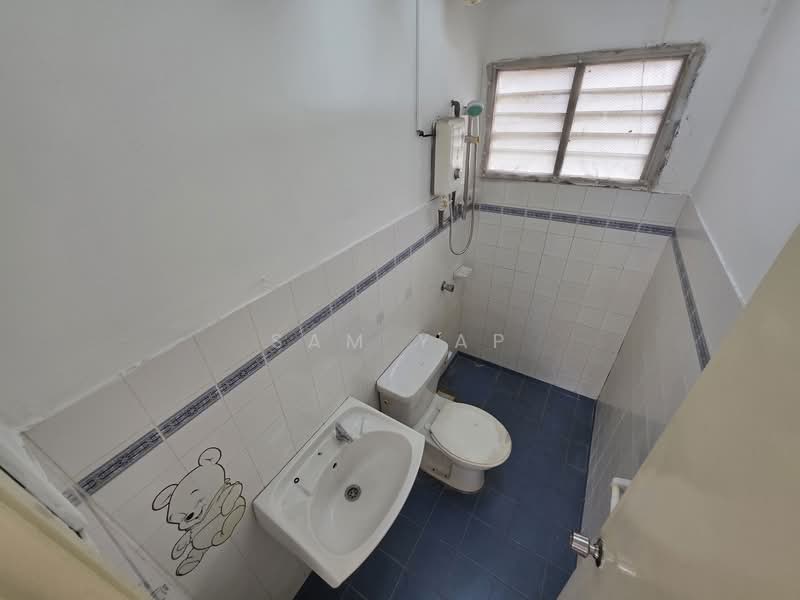 Pangsapuri untuk Dijual di Akasia Apartment - Sam Yap - Bathroom - PropertyGuru.com.my